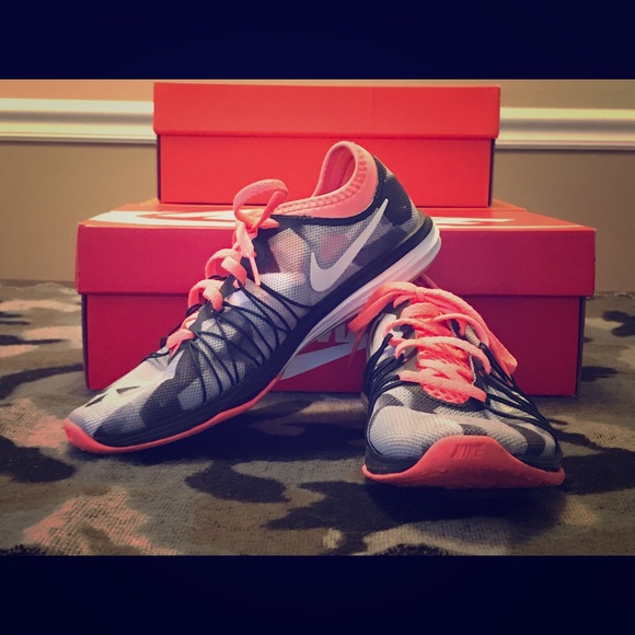 nike training dual fusion hit women's